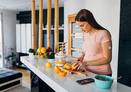 A diabetic pregnant woman cutting oranges